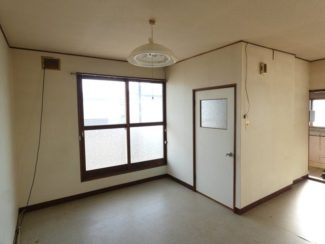 白百合マンション１号棟の居間・リビング