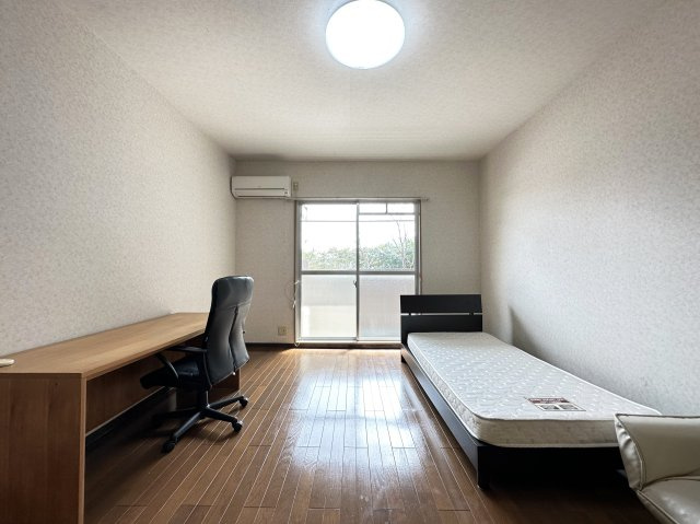 アシェルの洋室