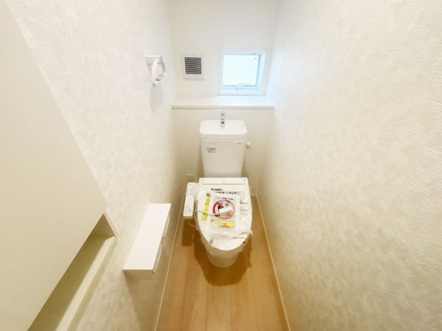 【トイレ】 | 富士見市諏訪2丁目　新築一戸建住宅　全4棟　(ふじみ野店) | 白でまとめた清潔感のあるトイレ。