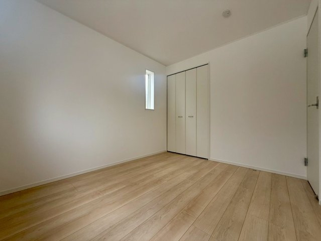 高知市桟橋通3丁目 桟橋第２　1号棟新築戸建 の洋室|２階洋室　クローゼット付きでお部屋を広く有効活用♪