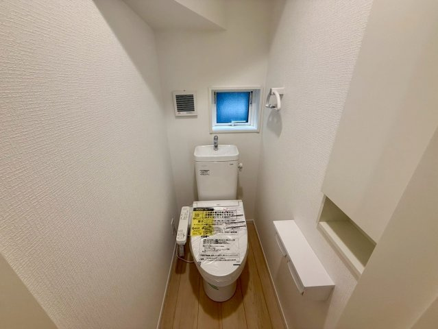 高知市桟橋通3丁目 桟橋第２　1号棟新築戸建 のトイレ|手洗い器一体型で衛生的＆節水効果も◎