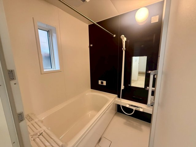 高知市桟橋通3丁目 桟橋第２　1号棟新築戸建 の浴室|浴室乾燥機付きで雨の日の洗濯も安心！