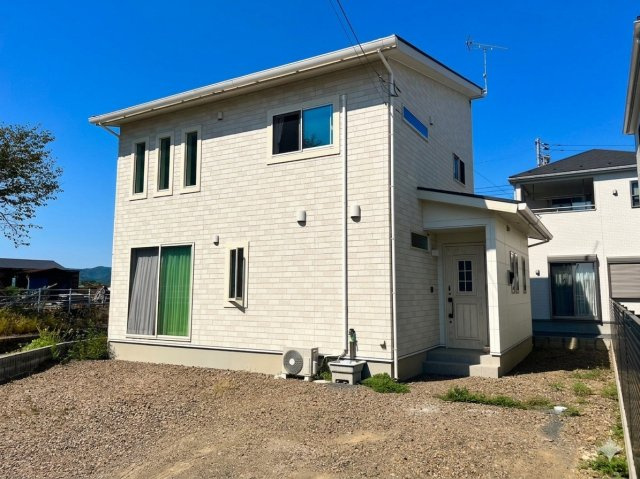栃木市箱森町　中古戸建　吹抜けリビング×アーチ空間のある築浅デザイナーズ住宅太陽光＆蓄電池設置の外観