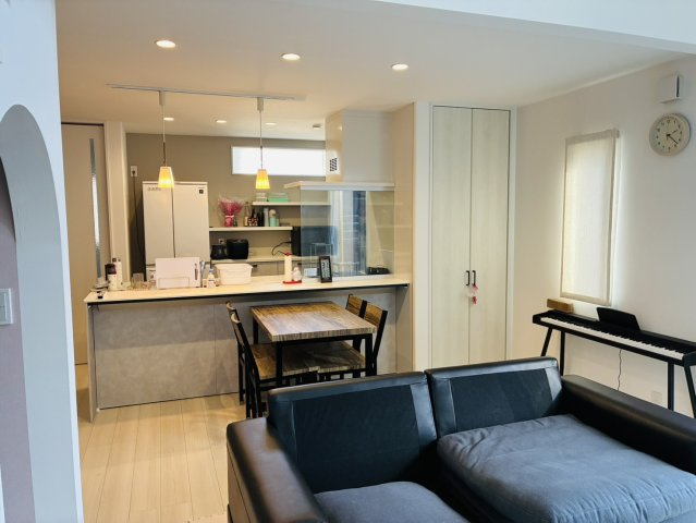 栃木市の築浅注文住宅！太陽光＆蓄電池設置の居間・リビング