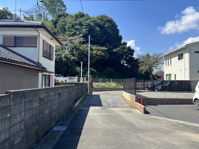 栃木市の築浅注文住宅！太陽光＆蓄電池設置の前面道路含む現地写真