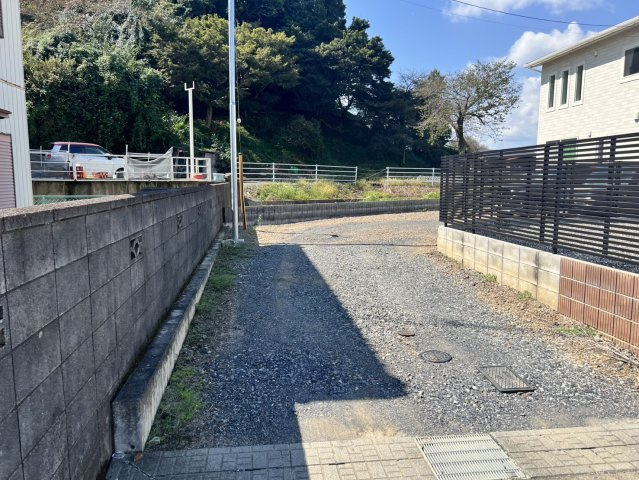 栃木市の築浅注文住宅！太陽光＆蓄電池設置の前面道路含む現地写真