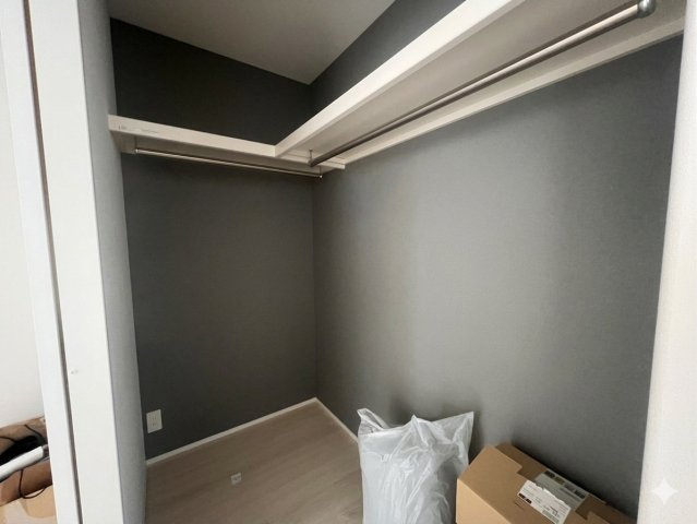 栃木市箱森町　中古戸建　吹抜けリビング×アーチ空間のある築浅デザイナーズ住宅太陽光＆蓄電池設置のランドリースペース