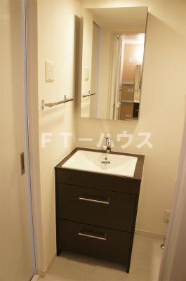 習志野市津田沼３丁目のアパートの独立洗面台