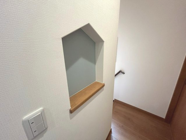 長岡京市奥海印寺大見坊の玄関|玄関には、小物を置いていただけるニッチがございます。
