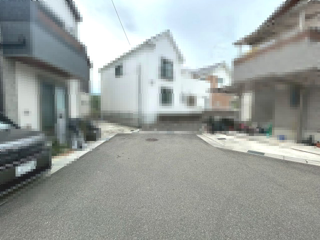 長岡京市奥海印寺大見坊の前面道路含む現地写真|前面道路は南側公道、幅員約6.0ｍで車の出入りも安心。