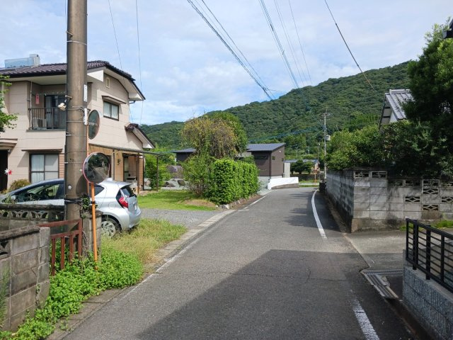 宇土市岩古曽町の売地の周辺|東側道路