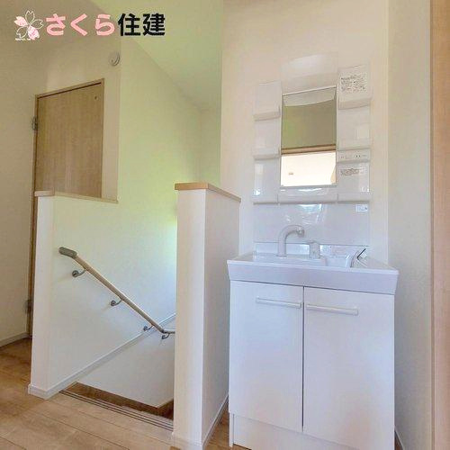 いろどりアイタウン　日光市瀬尾22-P3　4号棟の洗面所|２階にも洗面台があるので、朝の混雑を回避できます♪