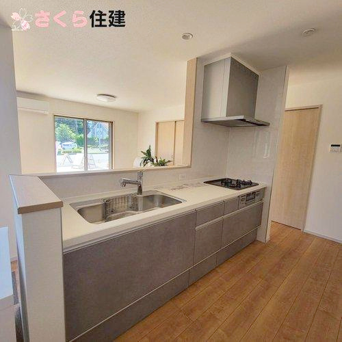 いろどりアイタウン　日光市瀬尾22-P3　4号棟のキッチン|アイランドキッチンなので左右どちらからでも行き来ができます◎