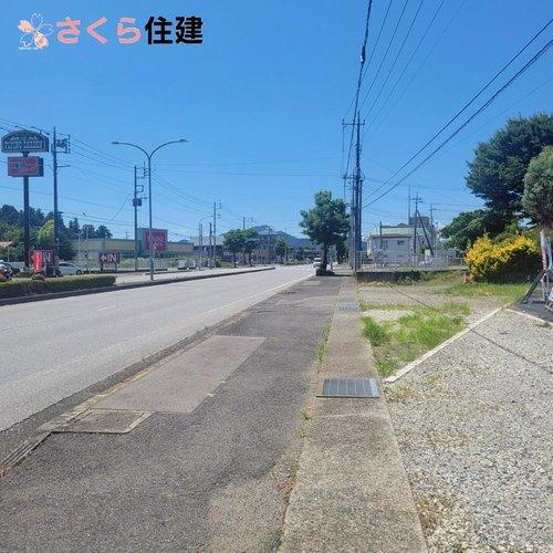 いろどりアイタウン　日光市瀬尾22-P3　4号棟の前面道路含む現地写真|前面道路は歩道もしっかり整備されているので安心です◎