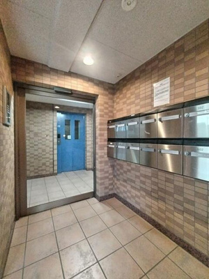 【ロビー】 | ポラール・キキ | 建物の内部です