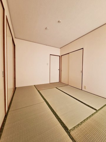 ドミール新町のエントランス|南東向き日当たり良好☆