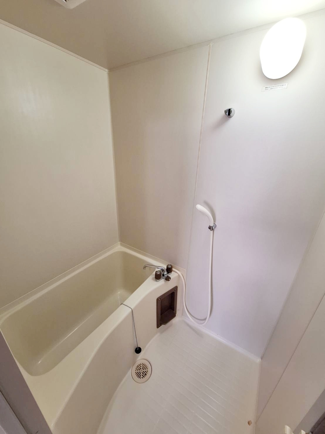 ドミール新町の洋室|玄関からダイニング　居室