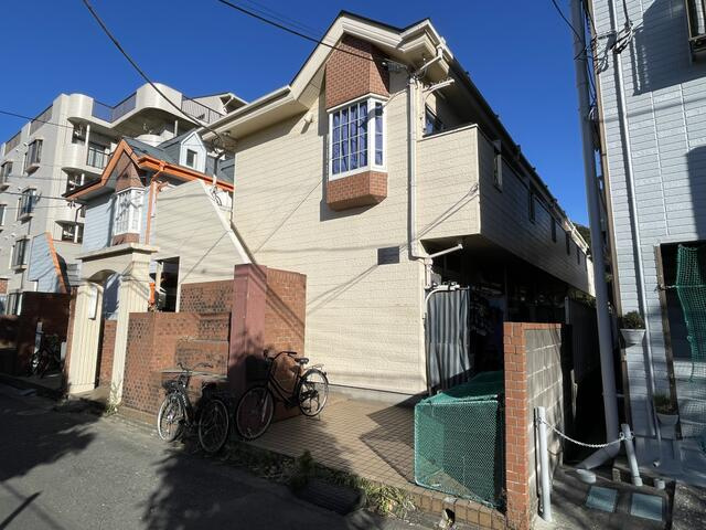 横須賀市根岸町4丁目のアパートの画像