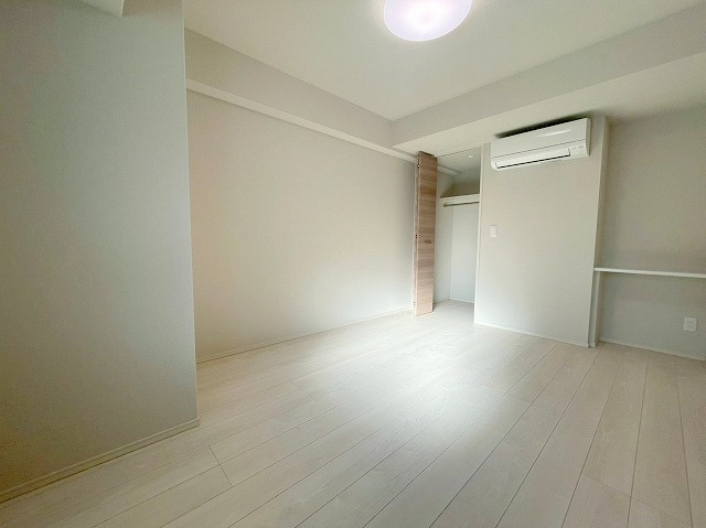 ジョワイユ新大阪の洋室