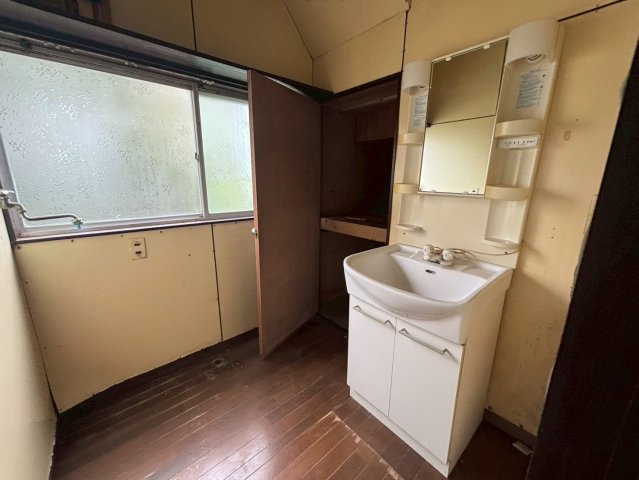 鹿嶋市大字根三田　中古戸建の洗面所