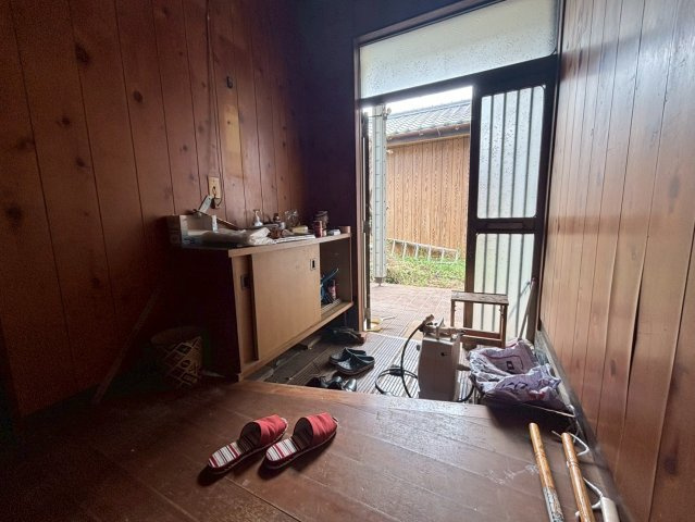 鹿嶋市大字根三田　中古戸建の玄関