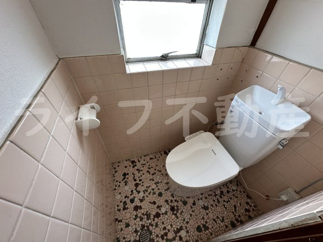 セントラルパークビルのトイレ|落ち着いた色調のトイレです