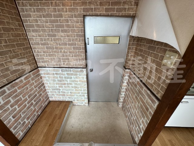 セントラルパークビルの玄関|収納もある玄関です