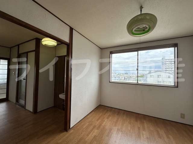 セントラルパークビルの居間・リビング|ゆったりとした居間です