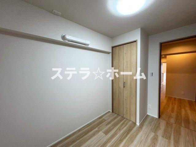 ネオコーポ茨木の洋室|落ち着いた色調の洋室です