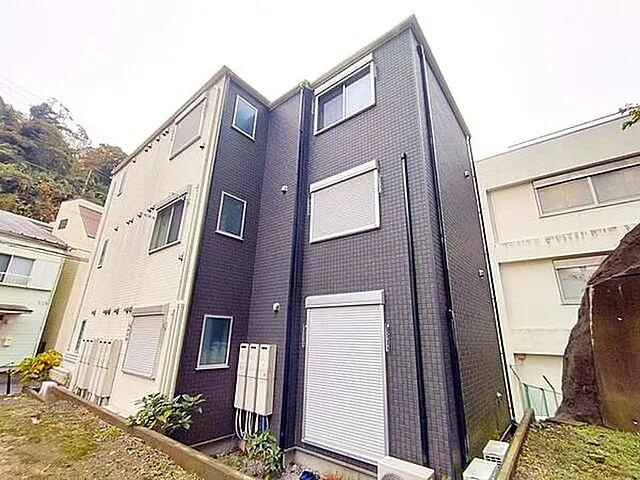 横須賀市汐入町2丁目のアパートの画像