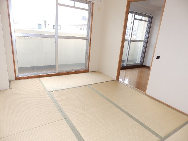 ヒルスカイ六甲の居間・リビング