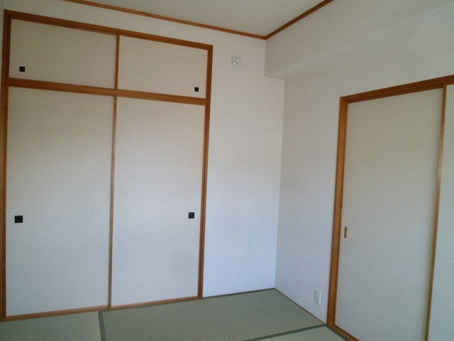 ヒルスカイ六甲の居間・リビング