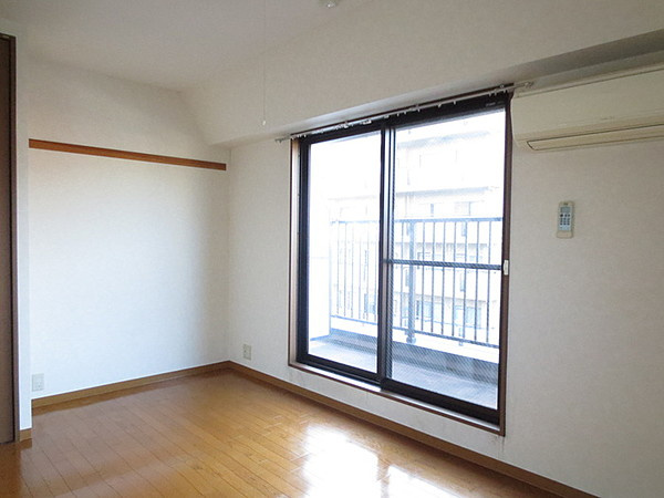 ノモズヴィレッジ六甲の居間・リビング