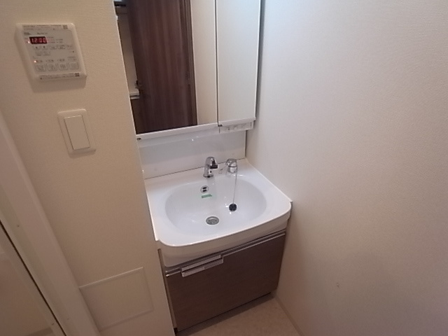 プレサンスジェネ新神戸ステーションフロントの洗面所