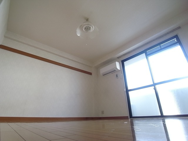 グリーンルーフ神若の洋室