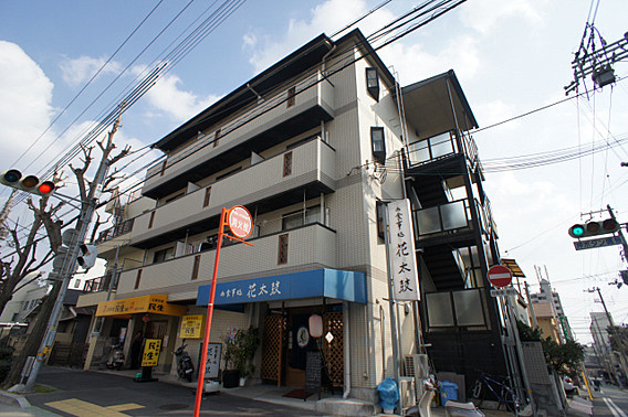 グリーンルーフ神若の外観