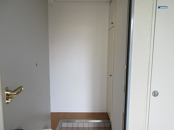 グリーンルーフ神若の玄関