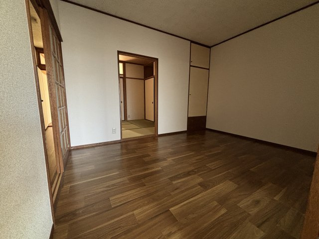 善行コーポレイの洋室