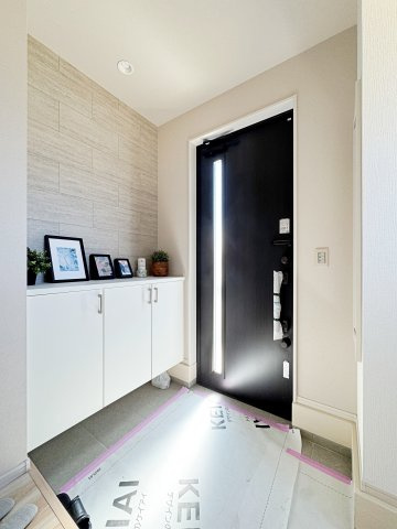 新築戸建・新築建売　郡山市菜根　桜小・第三中の玄関|玄関収納付きで玄関を常にすっきりした状態を保てます！
