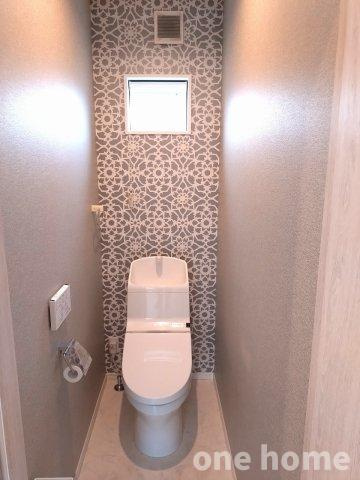 堺市中区辻之 中古戸建のトイレ|◆2階トイレです！トイレは1階と2階に設置されているため、利用が重なる時間帯や来客時にもスムーズにご使用いただけます！