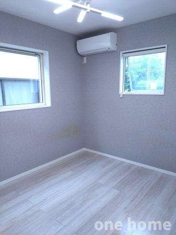 堺市中区辻之 中古戸建の洋室|◆2階北側約5.2帖洋室です！腰高窓のため、ベッドや机を配置しやすいです！
◆【onehome販売窓口】売主様→当社→お客様の関係でご内覧～商談までスムーズです!!