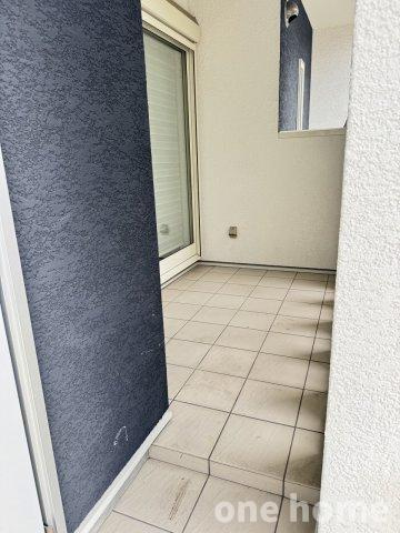 堺市中区辻之 中古戸建のバルコニー|◆玄関横には広々ポーチがございます！コンセントがあり掃除機などご使用もできます！
◆【onehome販売窓口】売主様→当社→お客様の関係でご内覧～商談までスムーズです!!