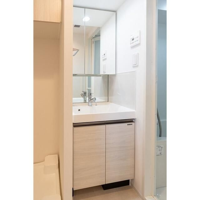 コンフォリア東葛西の洗面所