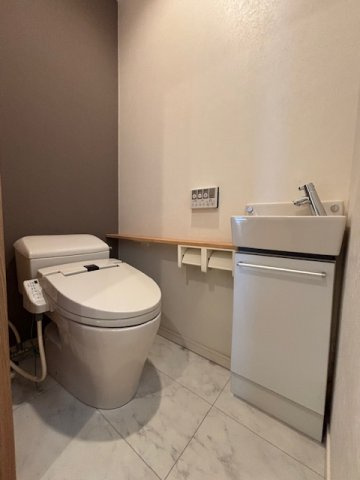 須磨区須磨浦通６丁目戸建のトイレ