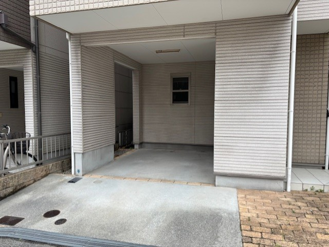 須磨区須磨浦通６丁目戸建の駐車場