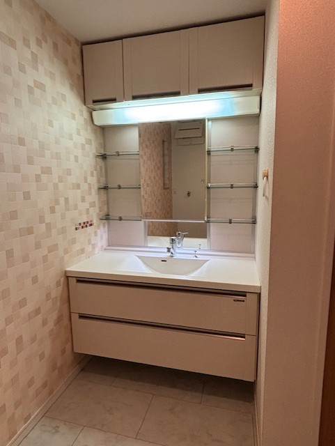 須磨区須磨浦通６丁目戸建の独立洗面台