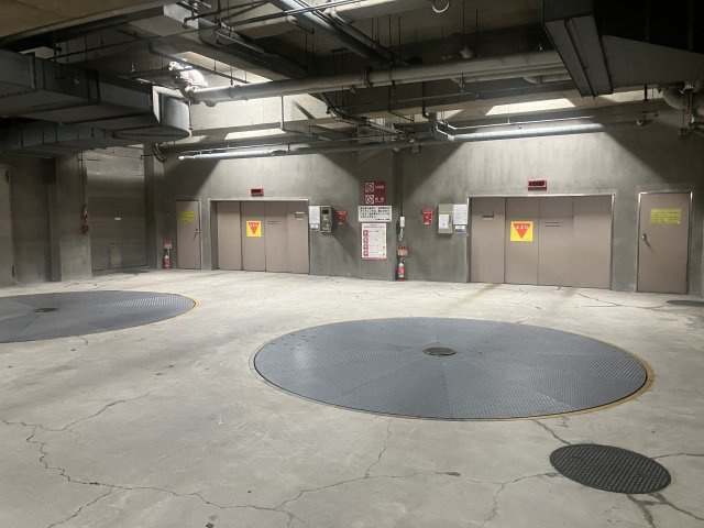 サニーポート芝　1002の駐車場