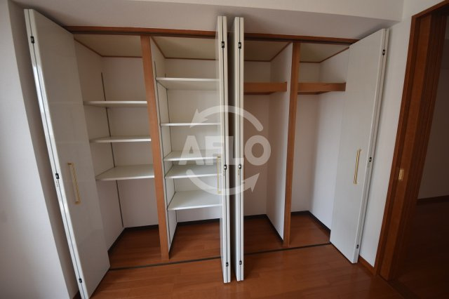 ロイヤルタワー大阪谷町の収納|ロイヤルタワー大阪谷町　クローゼット