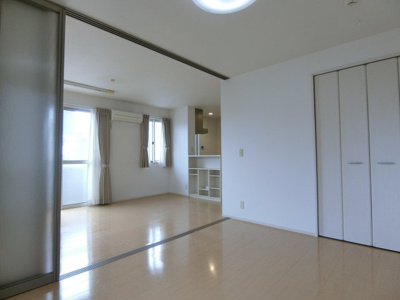 【洋室】 | ジュエル・サファイア