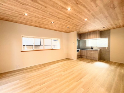 【キッチン】 | ◆上山３丁目中古戸建◆ | ◆一家だんらんのスペースとなるＬＤＫ。窓から明るい光が差し込み、思わず家族の会話も弾む快適な空間。